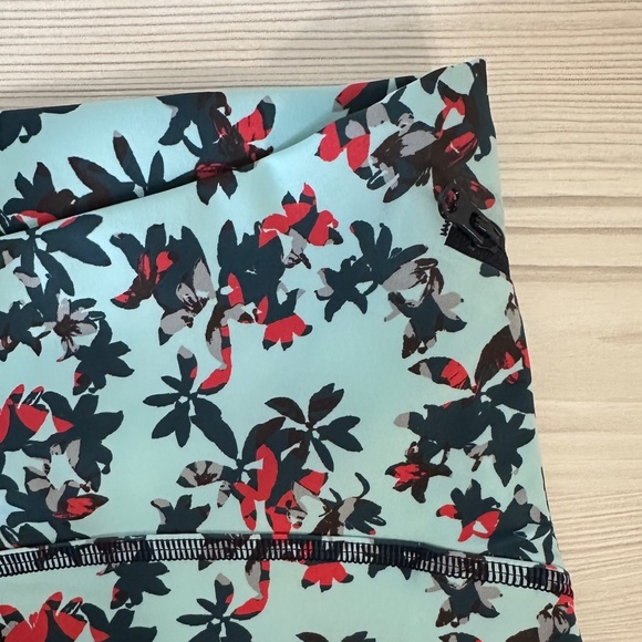 NWT Adidas x Stella McCartney Cycling Floral Shorts Blue/Multicolor Size L - Picture 5 of 11